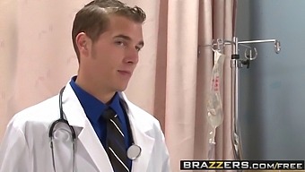 Dayna Vendetta E Chris Johnson Sono I Protagonisti Di The Coma Bone Di Brazzers, Con Giochi Con I Giocattoli E Dominazione