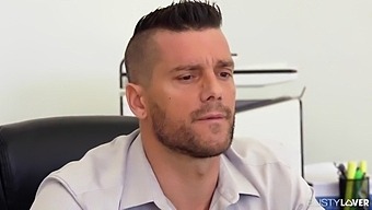 Cali Carter, Una Bionda Voluttuosa Con Un Seno Abbondante, Si Arruola Nei Servizi Di Un Investigatore Privato Per Localizzare La Sua Moglie Errante.