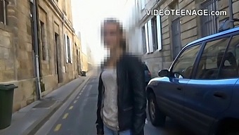 Genç Ve Sinirli Gençler Amatör Porno Için Seçmelere Giriyorlar