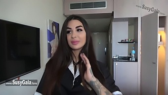 Susy Gala, Nick Moreno Ile Bir Otel Odası Servisi Buluşmasında Sıcak Anlar Yaşıyor