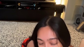 Amateur Hooters Waitress Gives A Blowjob And Gets Fucked!