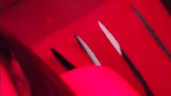 Partecipo A Una Sessione Di Sesso Di Gruppo In Un Club Di Scambisti E Mi Lascio Penetrare Da Partecipanti Sconosciuti Mentre Gemo