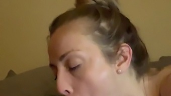 Podvádějící Blondýnka Si Užívá Velký Penis