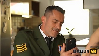 La Miscela Allettante Di Servizio E Sesso Di Daddy4k